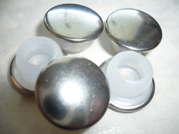 Abdeckkappen aus Polyäthylen mit verchromten Kopf 11.0 mm